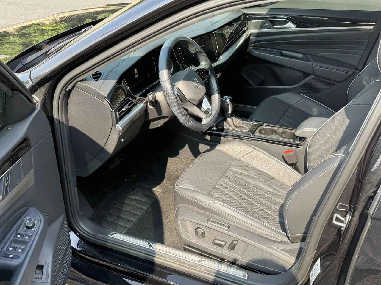 Volkswagen 2022 Passat 2.0TSI 330TSI Star Premium Edition Automatic Gear 4
