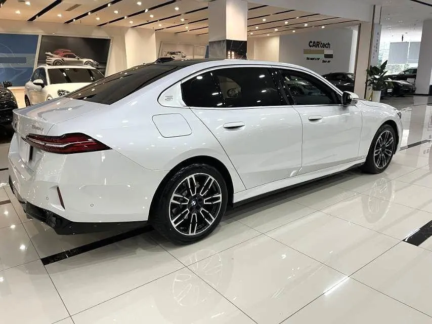BMW 5 Series 2026 model 530Li 48V 2.0T Leading Edition M Sport Package Automatic 7