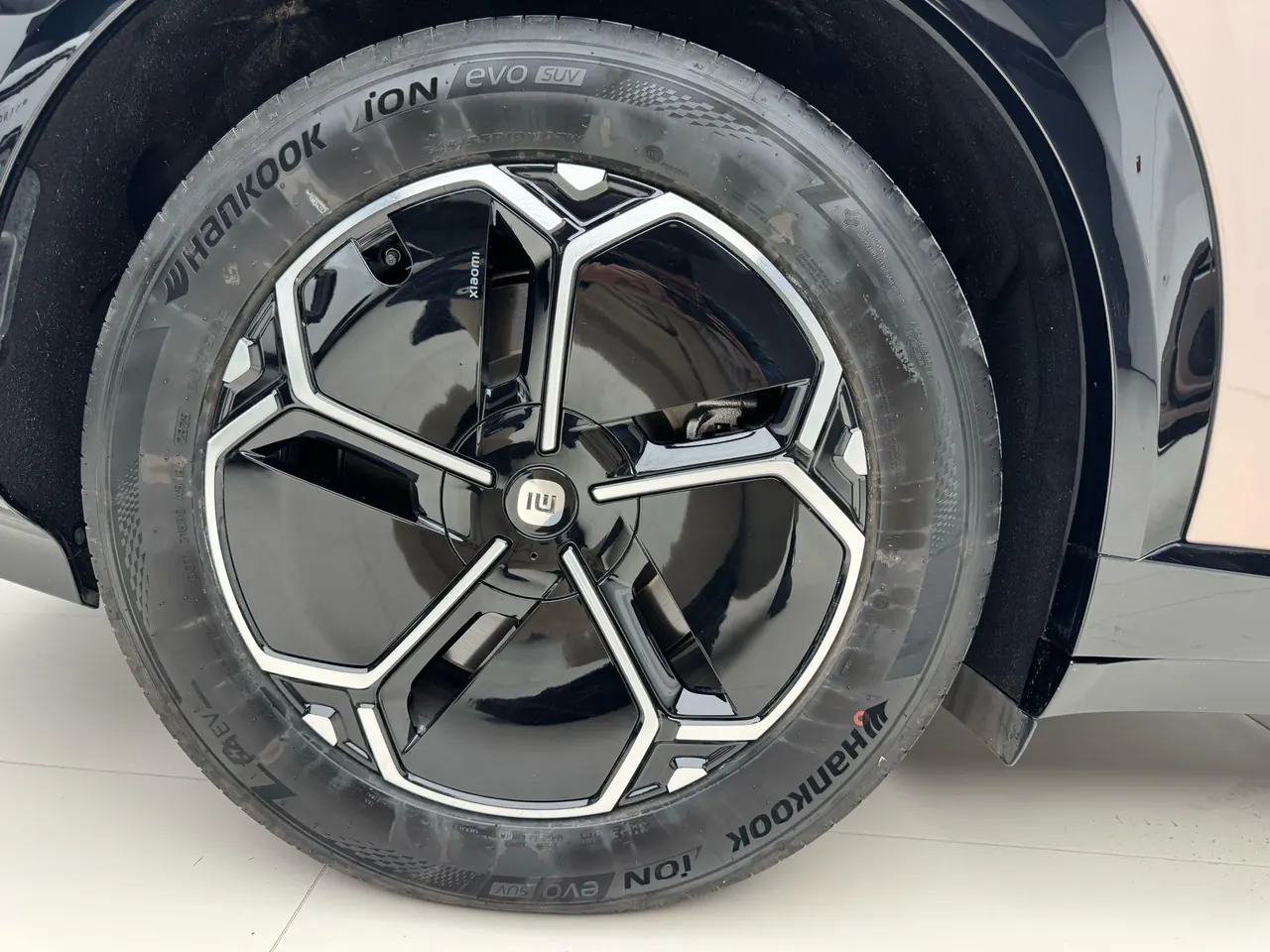 MI 2025 YU7 Long Endurance Four-wheel Drive Pro Edition Automatic Gear 13