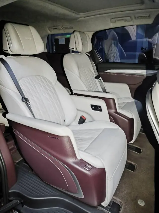 Buick 2023 GL8 Avenir 48V 2.0T Six-seat Hyun Edition Automatic Gear 3