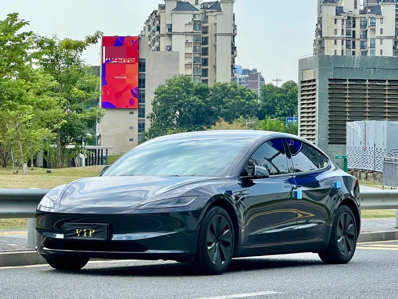 Open image lightbox: Tesla 2025 Model 3 rear-wheel drive version of automatic transmission