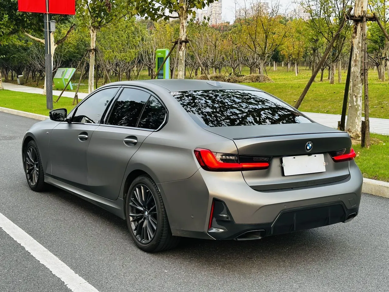 BMW 3 Series 2023 325i 2.0T M Sports Obsidian Night Suit Automatic Gear 6