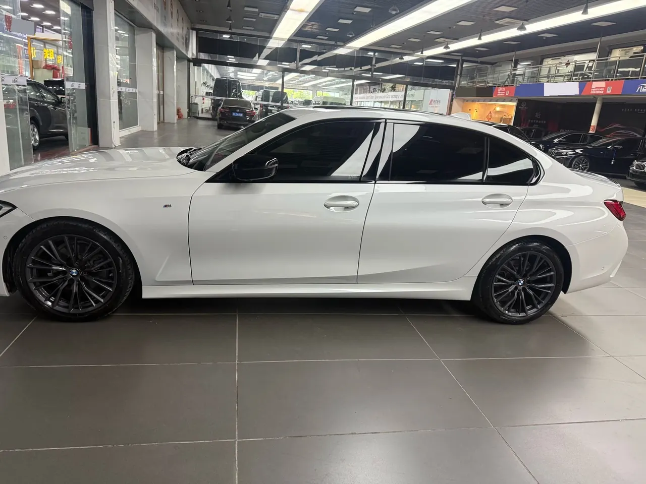 BMW 3 Series 2021 325Li 2.0T M Sports Obsidian Night Suit Automatic Gear 3