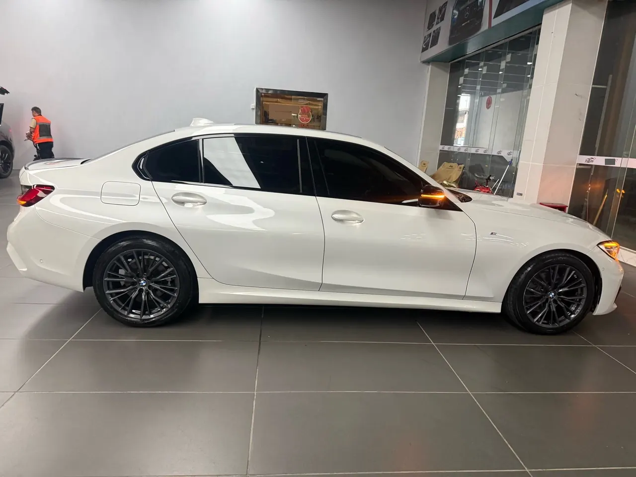 BMW 3 Series 2021 325Li 2.0T M Sports Obsidian Night Suit Automatic Gear 6