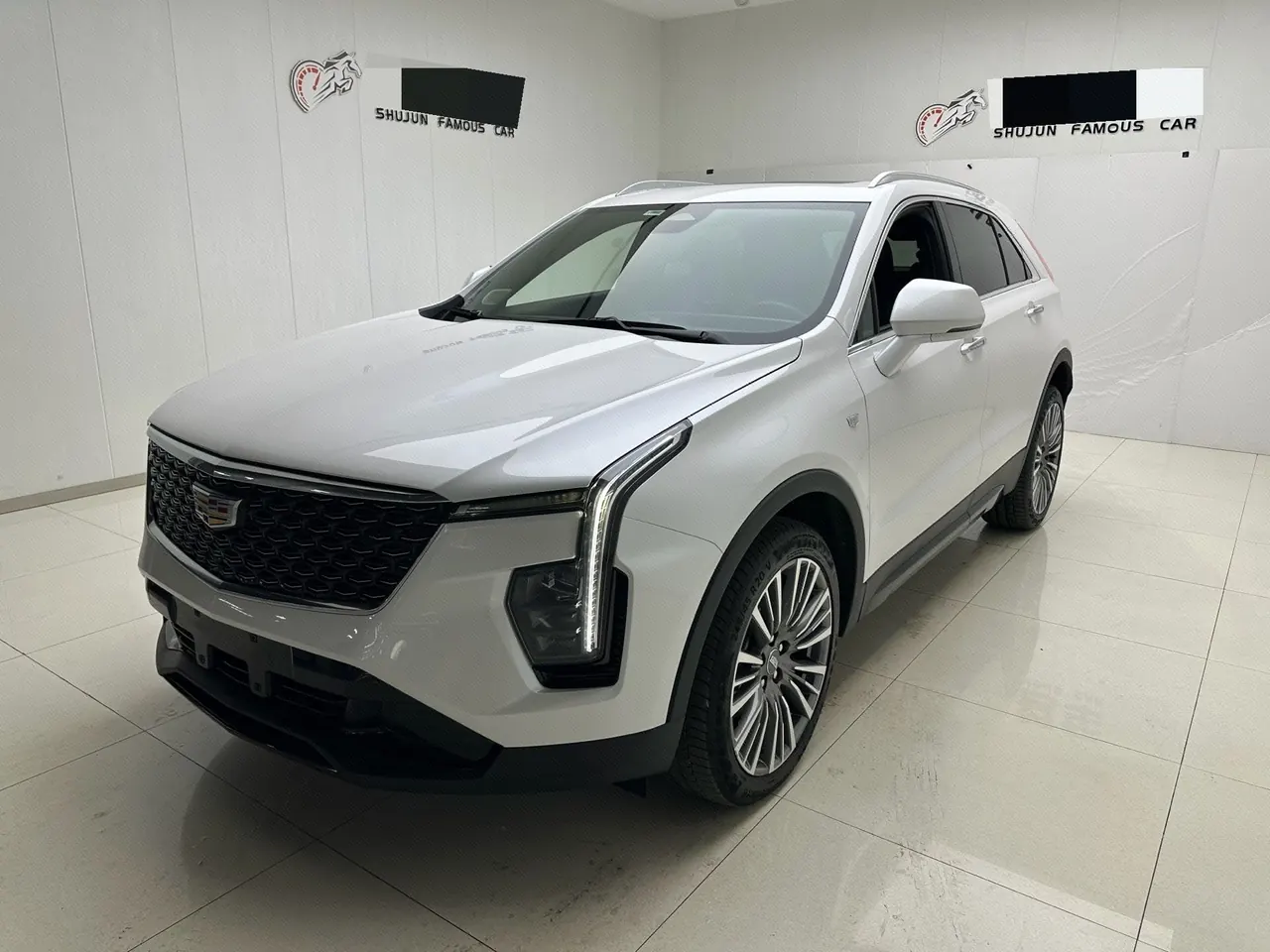 Open image lightbox: Cadillac 2025 XT4 48V 2.0T 28T two-wheel drive distinguished automatic gear