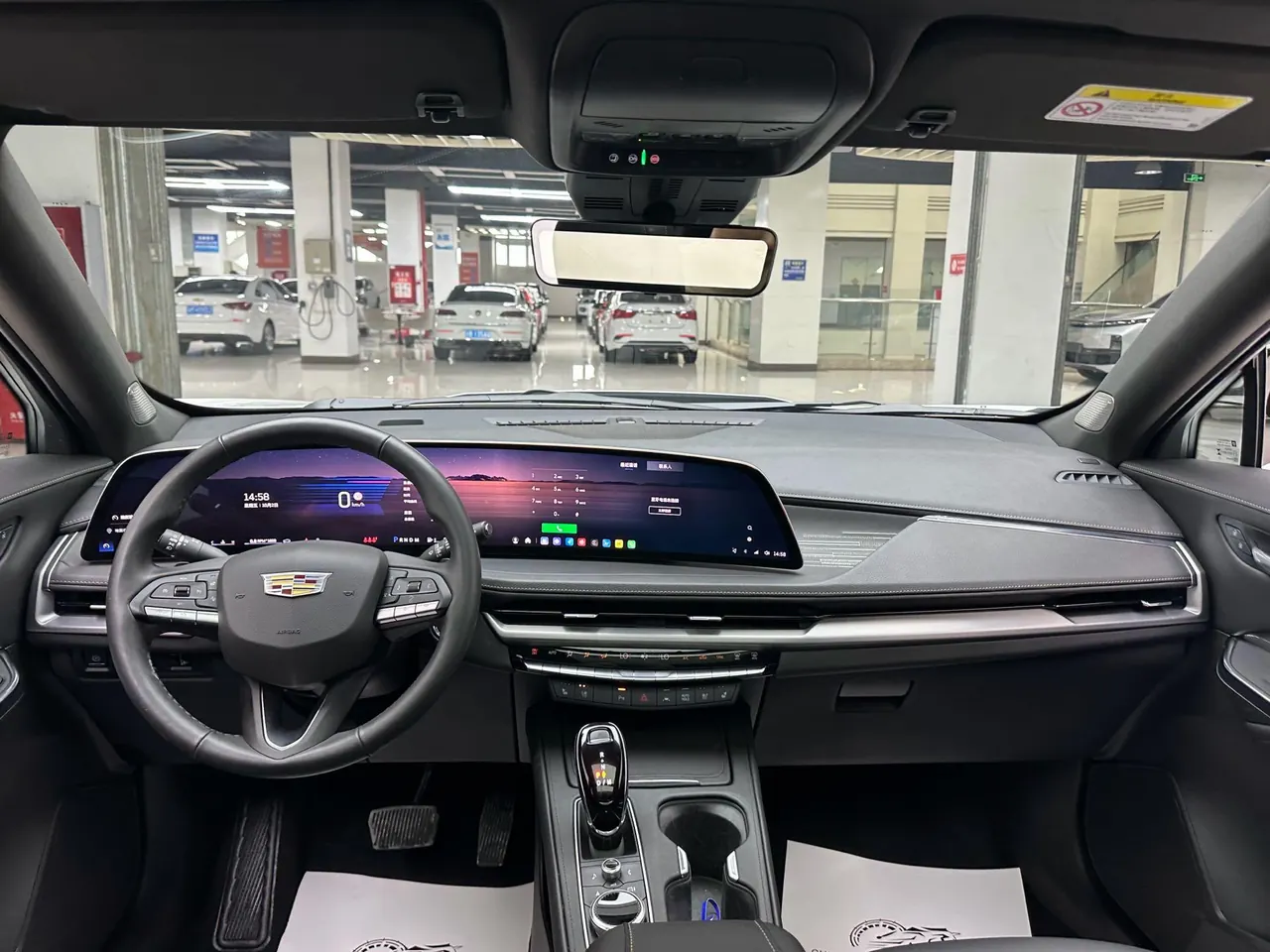 Cadillac 2025 XT4 48V 2.0T 28T two-wheel drive distinguished automatic gear 4