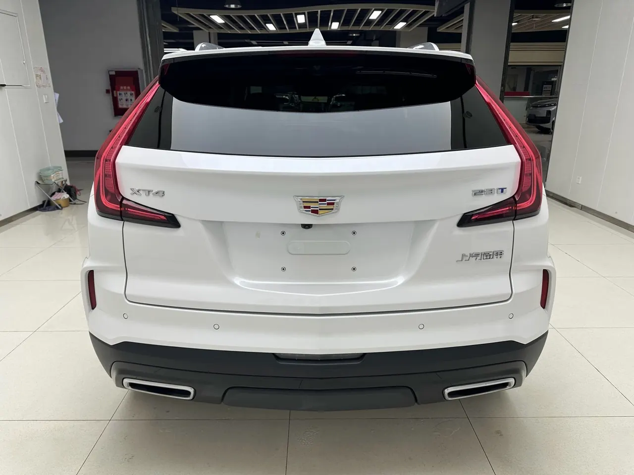 Cadillac 2025 XT4 48V 2.0T 28T two-wheel drive distinguished automatic gear 5