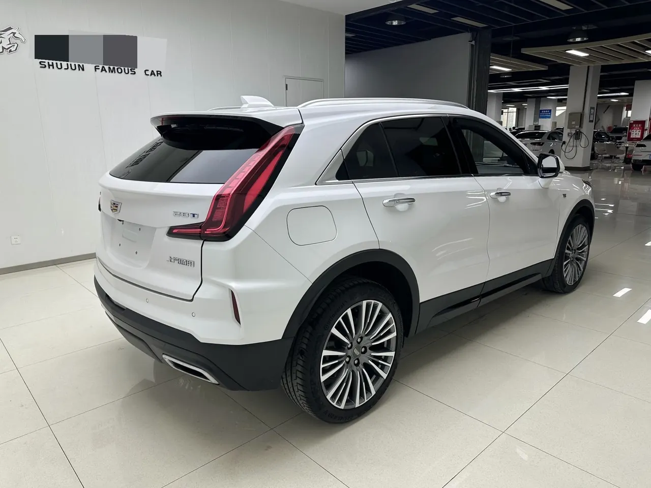 Cadillac 2025 XT4 48V 2.0T 28T two-wheel drive distinguished automatic gear 6