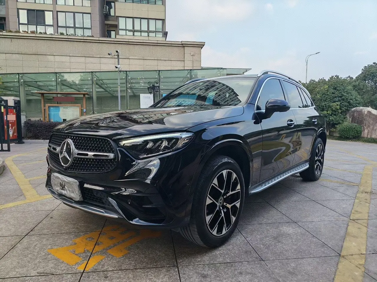 Open image lightbox: Mercedes Benz 2023 GLC 260 L 4MATIC 48V 2.0T Luxury 7-seat Automatic Gear