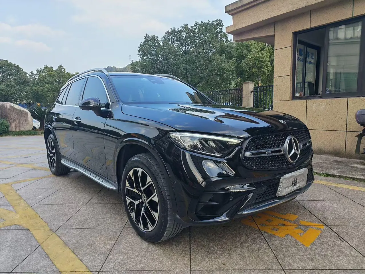 Mercedes Benz 2023 GLC 260 L 4MATIC 48V 2.0T Luxury 7-seat Automatic Gear 3
