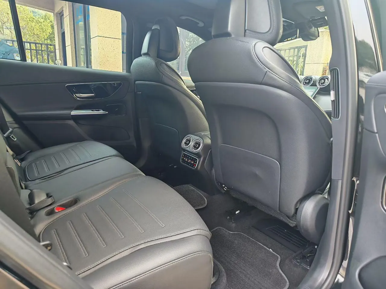 Mercedes Benz 2023 GLC 260 L 4MATIC 48V 2.0T Luxury 7-seat Automatic Gear 6