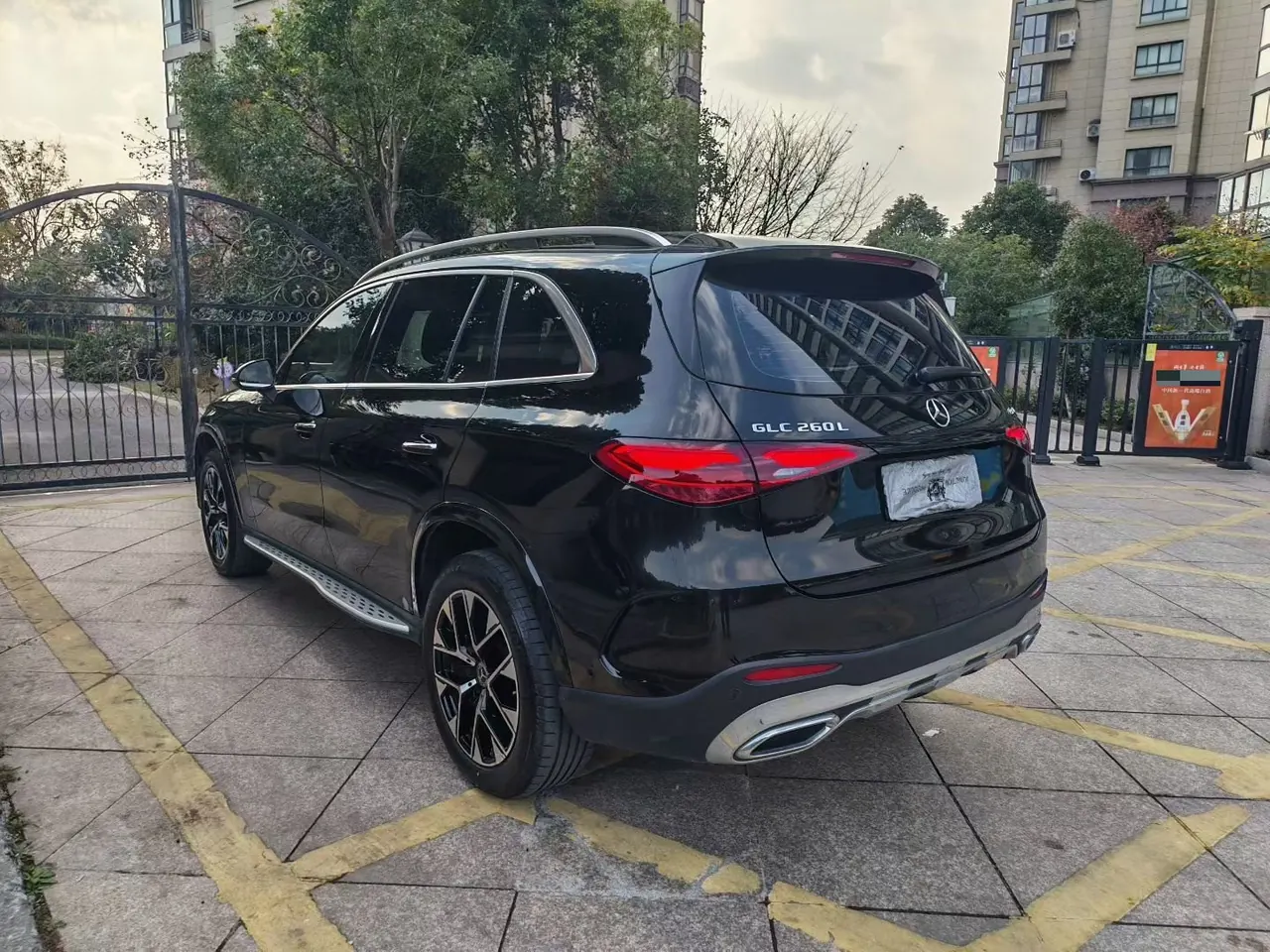 Mercedes Benz 2023 GLC 260 L 4MATIC 48V 2.0T Luxury 7-seat Automatic Gear 7