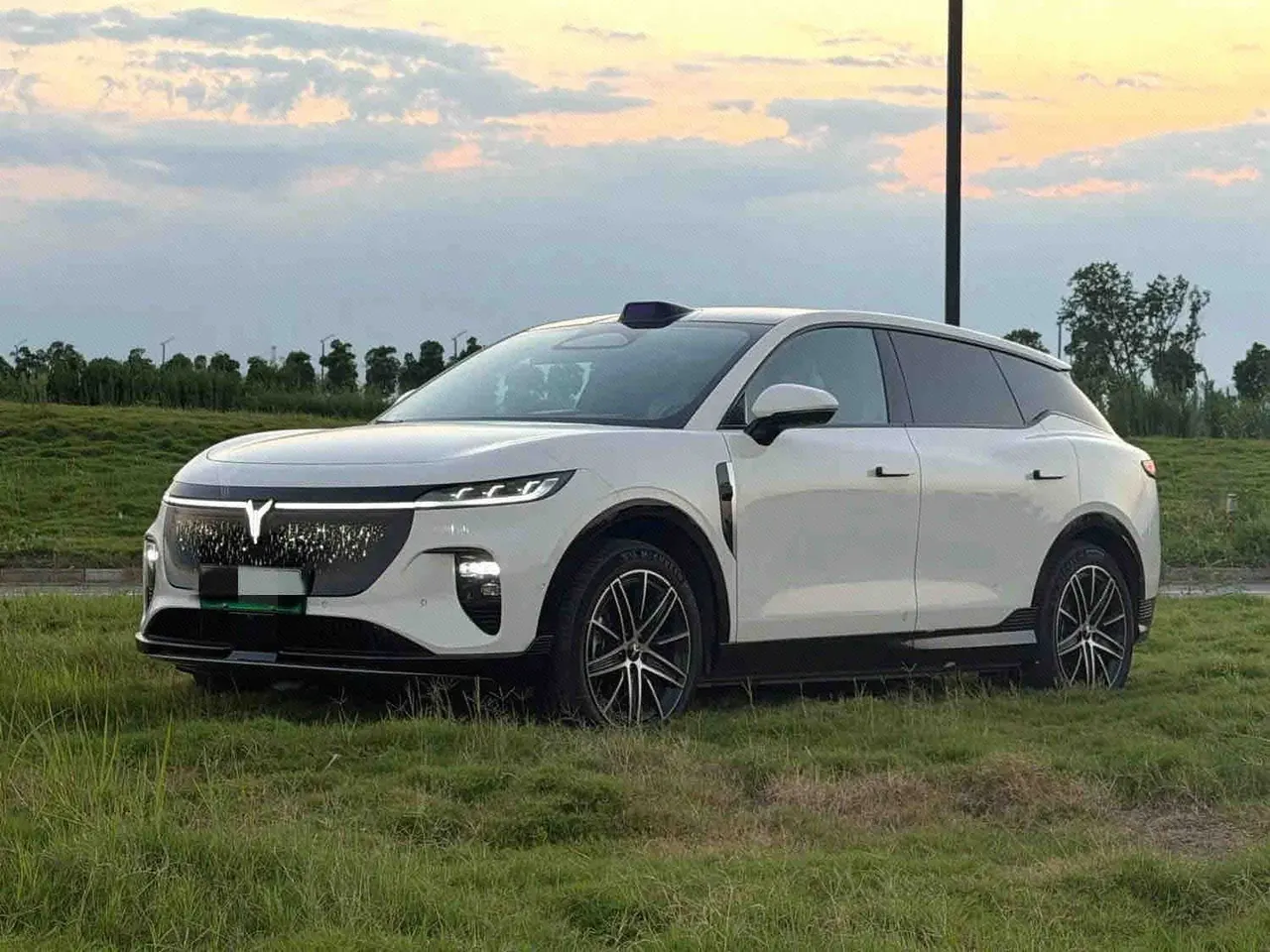 Открыть галерею: Voyah 2025 bosom friend four-wheel drive dry Kun version automatic gear