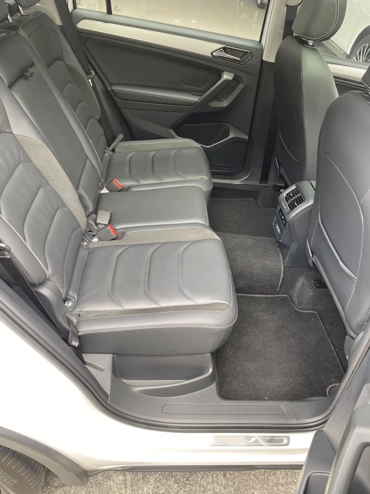 Volkswagen 2021 Tiguan L 2.0TSI 330TSI Two-Drive Smart Edition Automatic Gear 10