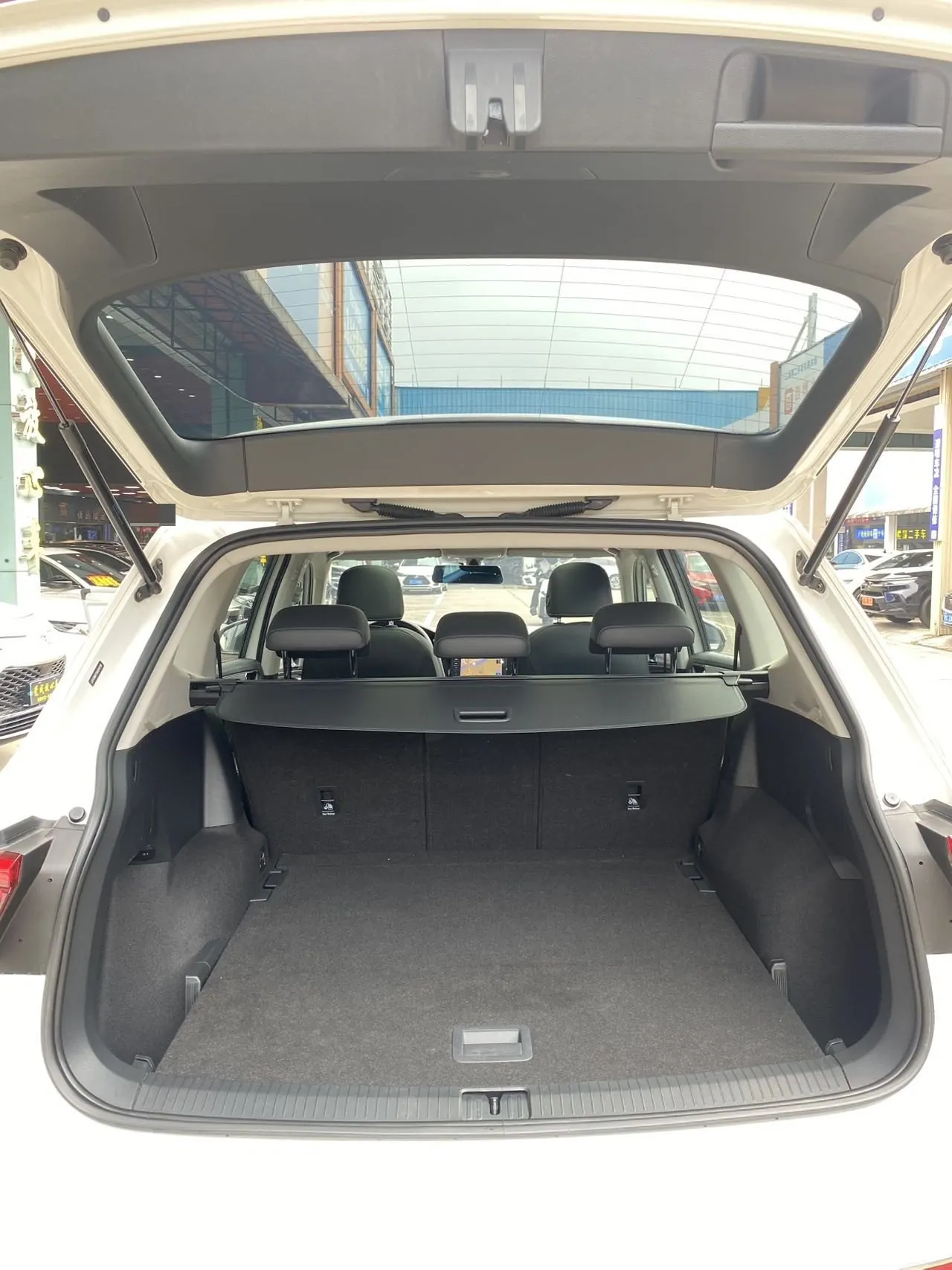 Volkswagen 2021 Tiguan L 2.0TSI 330TSI Two-Drive Smart Edition Automatic Gear 9