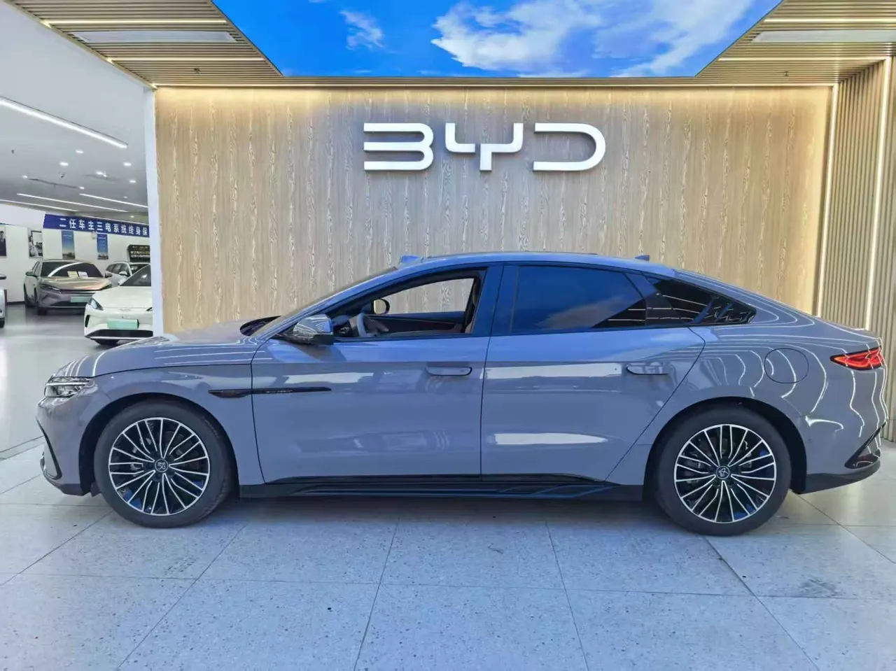 BYD 2025 Han DM-i 1.5T stepless smart driving version 125KM laser Radar flagship automatic gear 2
