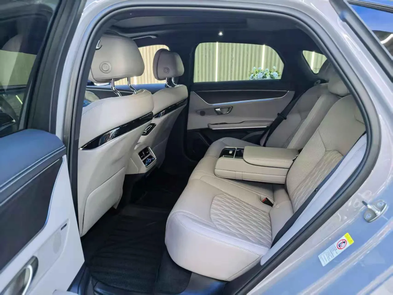 BYD 2025 Han DM-i 1.5T stepless smart driving version 125KM laser Radar flagship automatic gear 5