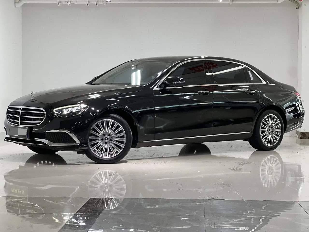 Открыть галерею: Mercedes Benz E Class 2022 E 300 L 2.0T Fashion (Change 3) Automatic Gear
