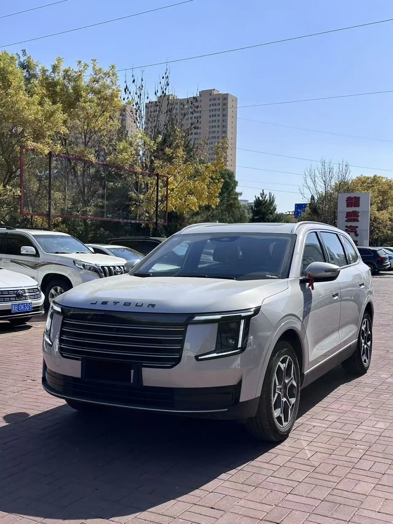 Open image lightbox: Jetour 2025 X70L 1.5TD luxury 5 automatic gear