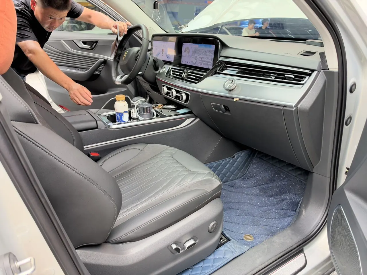 HongQi 2023 HS5 2.0T Flag Collar Pro Edition Automatic Gear 6