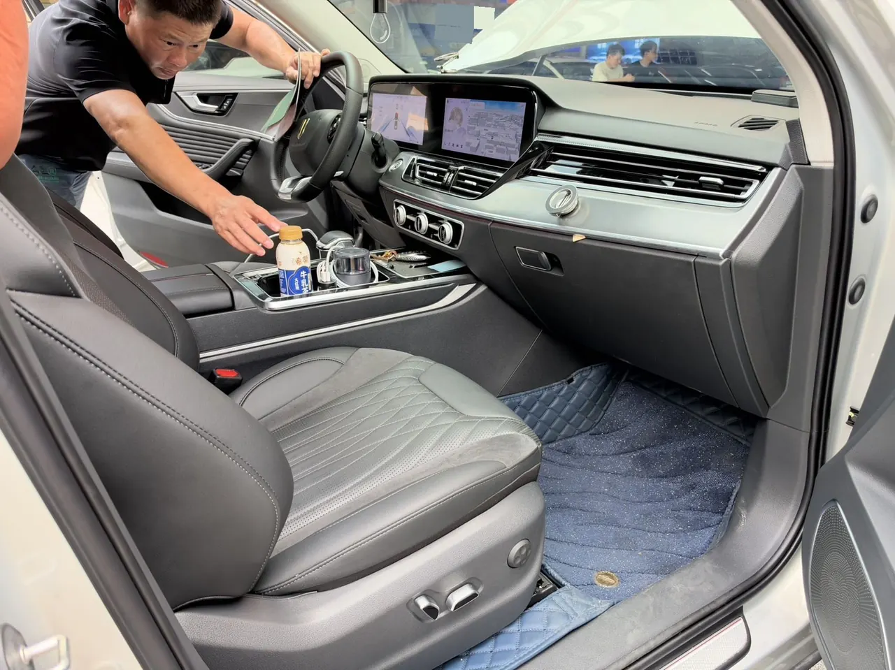 HongQi 2023 HS5 2.0T Flag Collar Pro Edition Automatic Gear 7