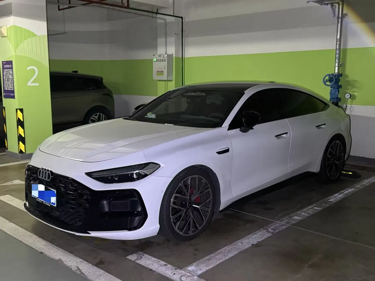 Открыть галерею: Audi 2026 A5L Sportback 48V 2.0TFSI Quattro flagship smart obsidian automatic gear