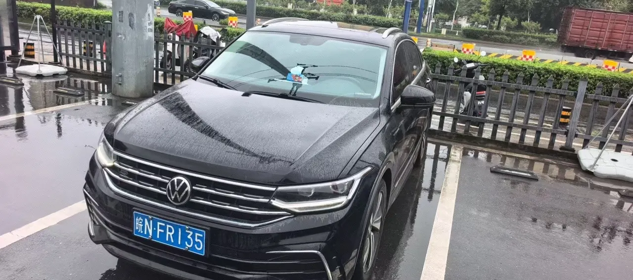 Volkswagen 2022 Tiguan X 2.0TSI 330TSI Two-Drive Ultimate Automatic Gear - View 1