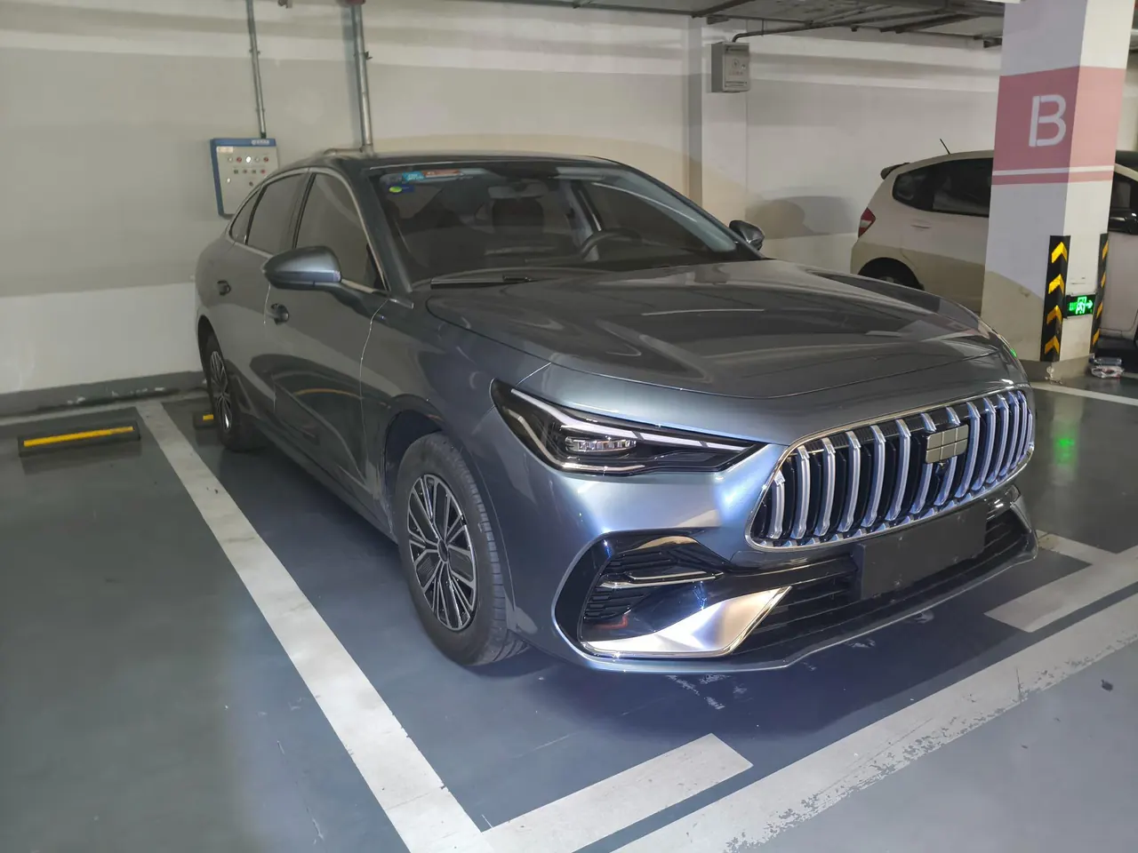 Geely Galaxy 2025 xingyao 6 EM-i 1.5 125km free version automatic gear 3
