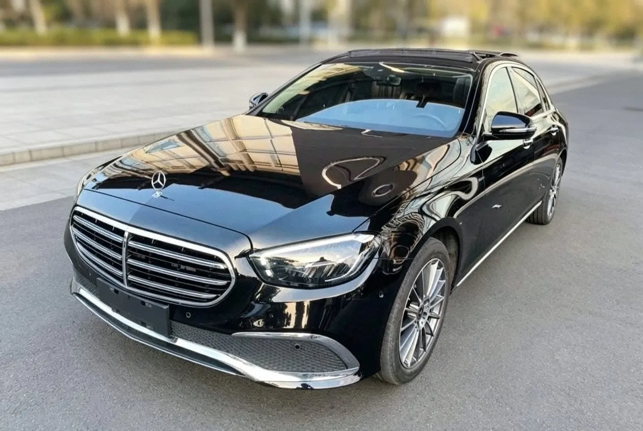Открыть галерею: Mercedes Benz E Class 2023 E 260 L 2.0T Automatic