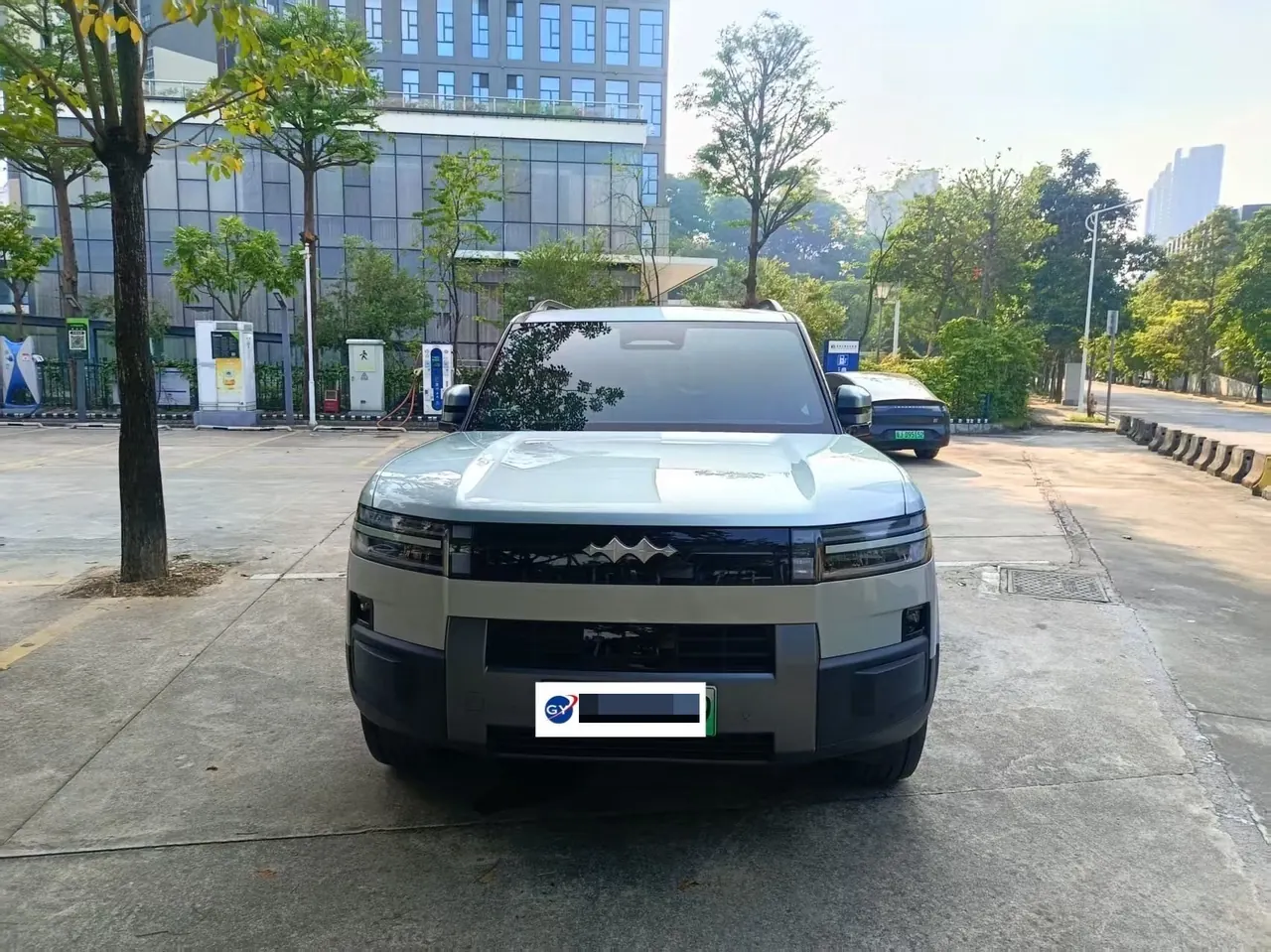 FangChengBao 2025 Titanium 7 1.5T Stepless 200KM Two-Drive Max Edition Automatic Gear 2