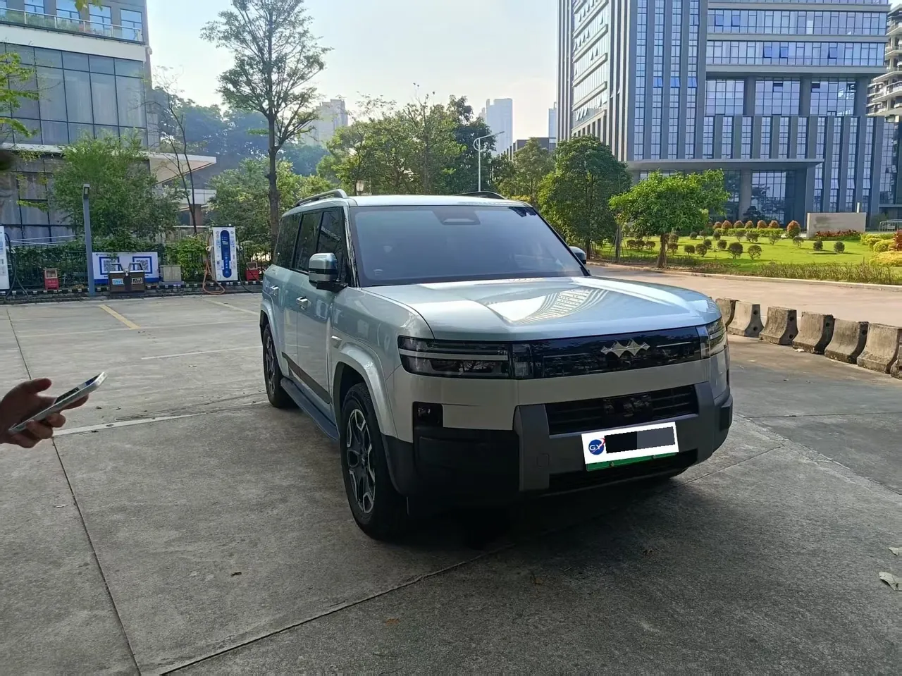 FangChengBao 2025 Titanium 7 1.5T Stepless 200KM Two-Drive Max Edition Automatic Gear 3