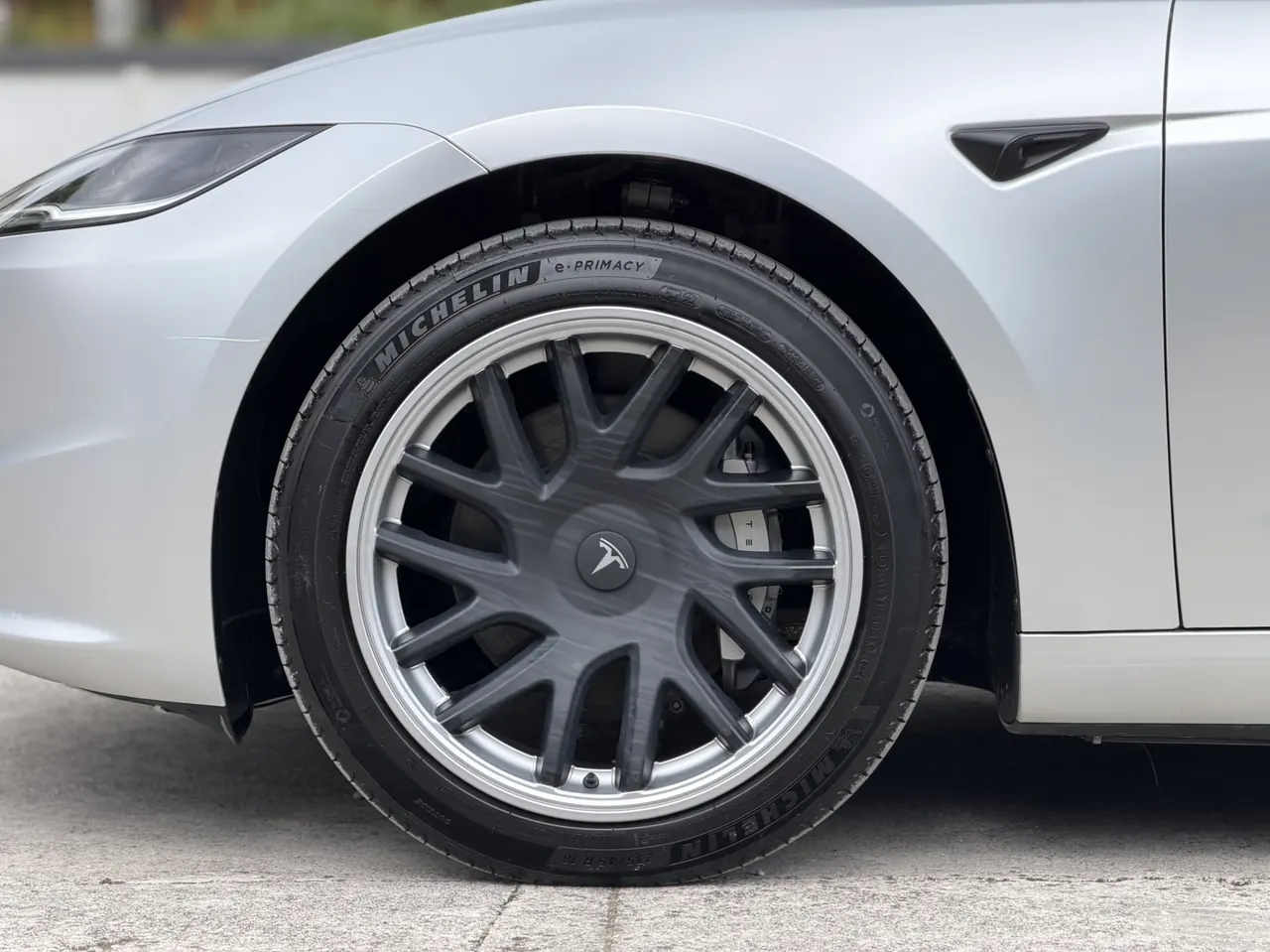 Tesla 2023 Model 3 Rejuvenation Edition Rear Wheel Drive Automatic Transmission 6