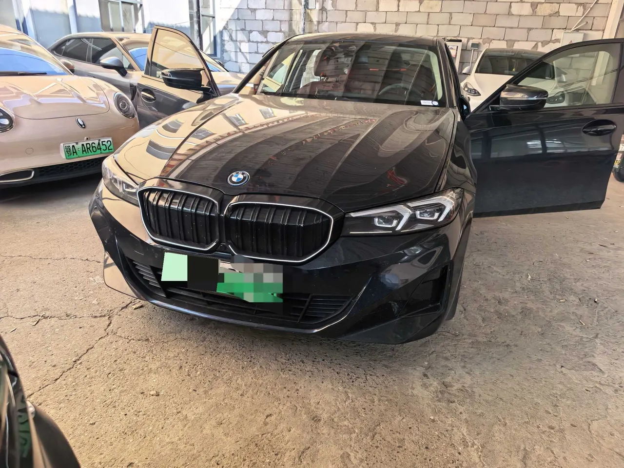 BMW 2023 i3 eDrive 40 L obsidian night suit automatic gear 2