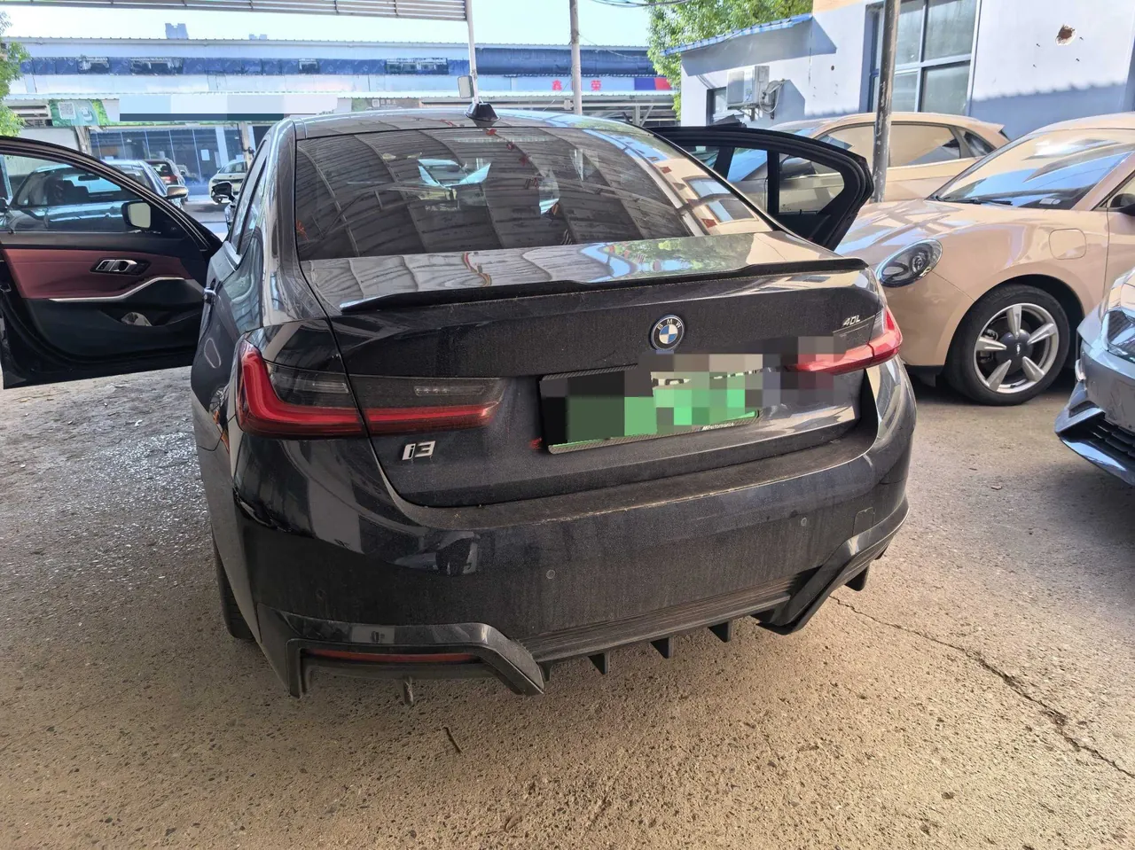 BMW 2023 i3 eDrive 40 L obsidian night suit automatic gear 3