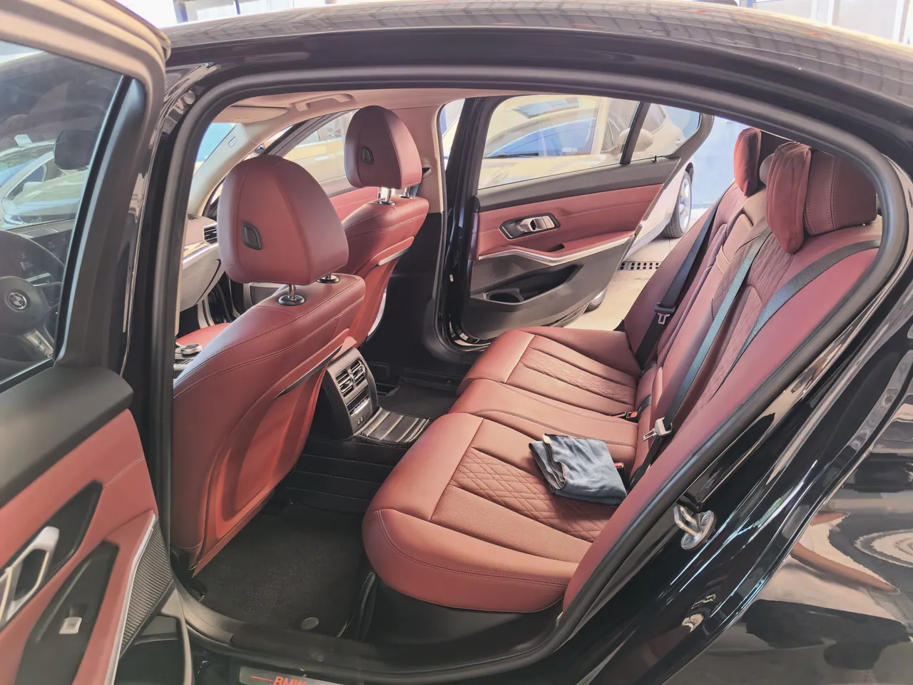 BMW 2023 i3 eDrive 40 L obsidian night suit automatic gear 5