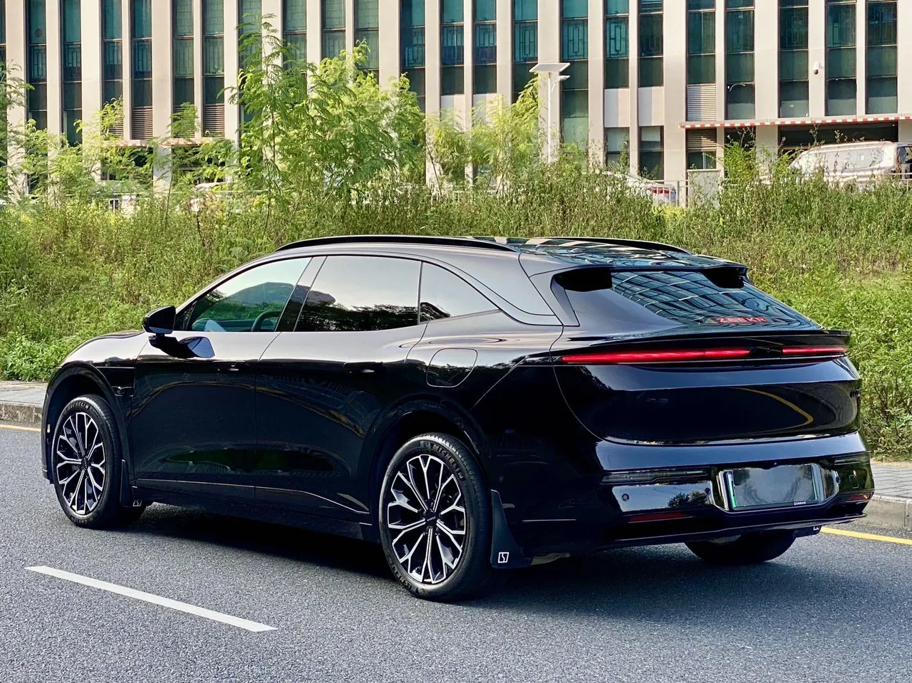 Zeekr 2025 Zeekr 007GT four-wheel drive intelligent driving version 75kWh automatic gear 4