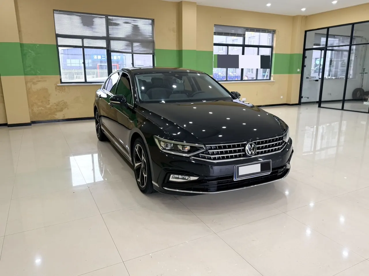 Volkswagen 2023 Magotan 2.0TSI 330TSI 2 million Commemorative Luxury Automatic Gear 2