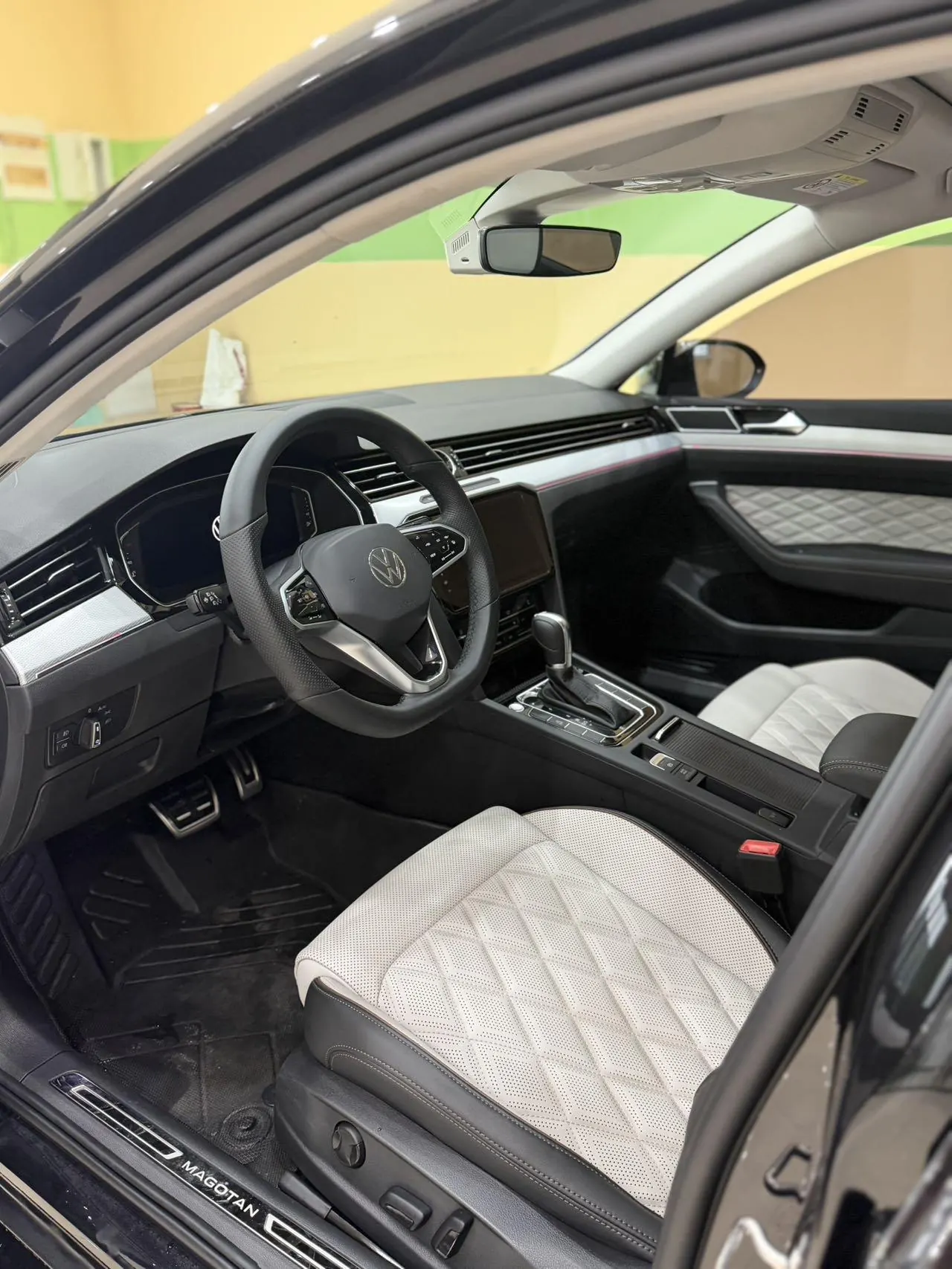 Volkswagen 2023 Magotan 2.0TSI 330TSI 2 million Commemorative Luxury Automatic Gear 5