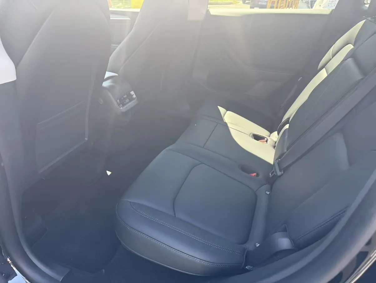 Tesla 2023 Model Y rear-wheel drive version automatic transmission 5