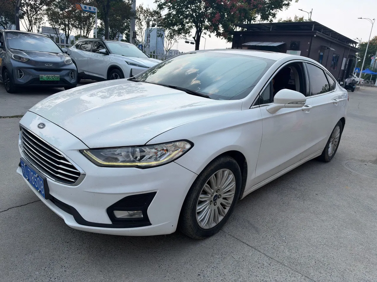 Open image lightbox: Ford 2020 Mondeo 2.0T EcoBoost 200 fashion automatic gear
