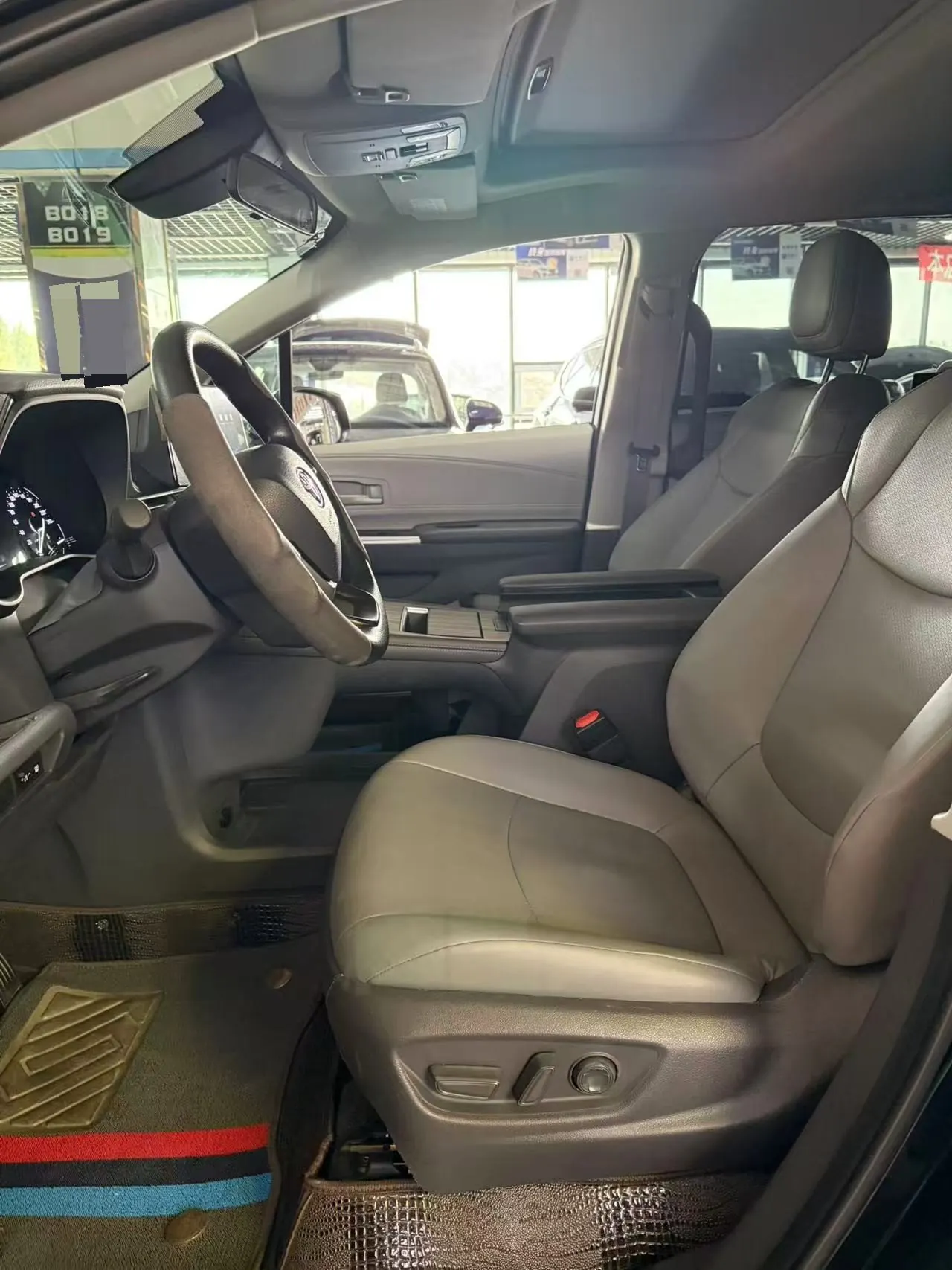 Toyota 2024 Grevia HYBRID 2.5 Stepless Comfort Edition Automatic Transmission 3