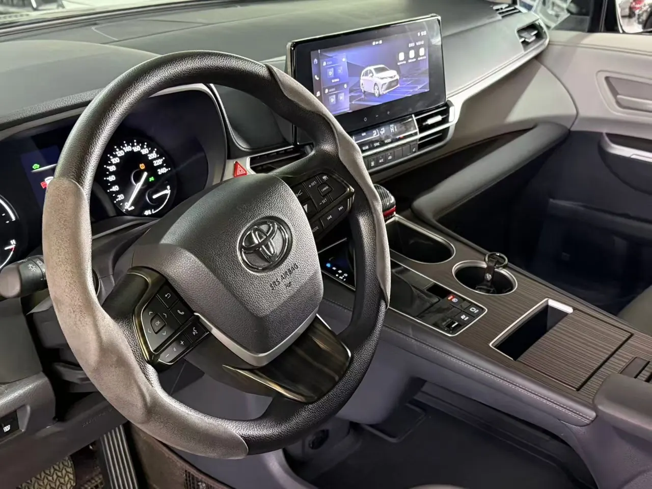 Toyota 2024 Grevia HYBRID 2.5 Stepless Comfort Edition Automatic Transmission 4