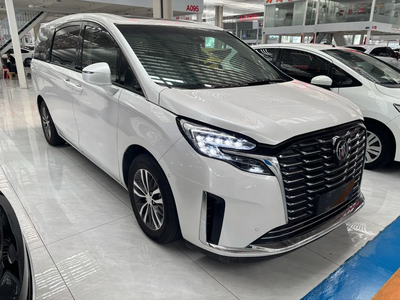 Buick 2023 GL8 ES Lu Zun 48V 2.0T 653T Exclusive Automatic Gear 3