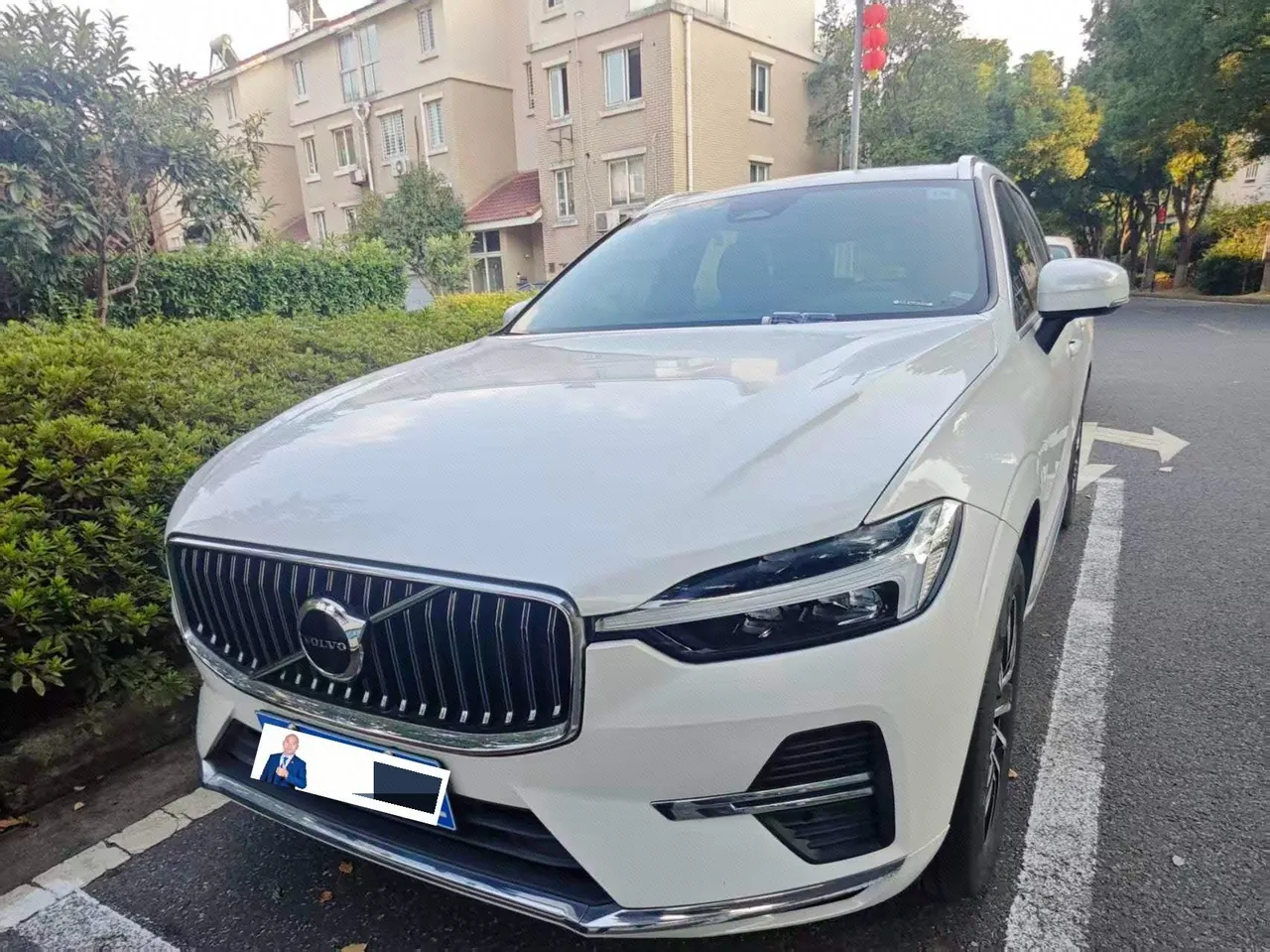 Открыть галерею: Volvo 2023 XC60 48V 2.0T B5 4-wheel drive Zhiyuan Deluxe Edition Automatic Gear