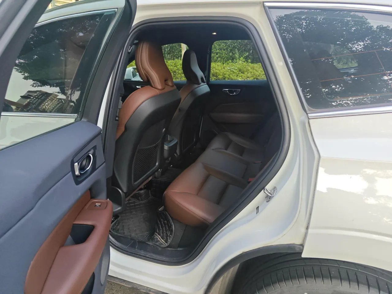 Volvo 2023 XC60 48V 2.0T B5 4-wheel drive Zhiyuan Deluxe Edition Automatic Gear 5