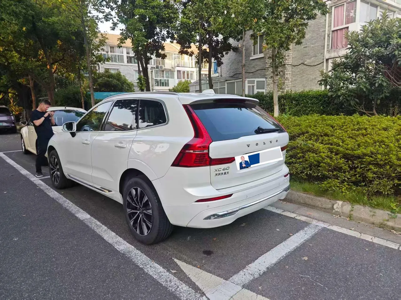 Volvo 2023 XC60 48V 2.0T B5 4-wheel drive Zhiyuan Deluxe Edition Automatic Gear 8