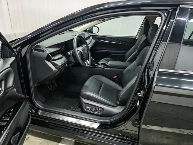 Toyota 2024 Camry 2.0GVP Stepless Deluxe Edition Automatic Transmission 9