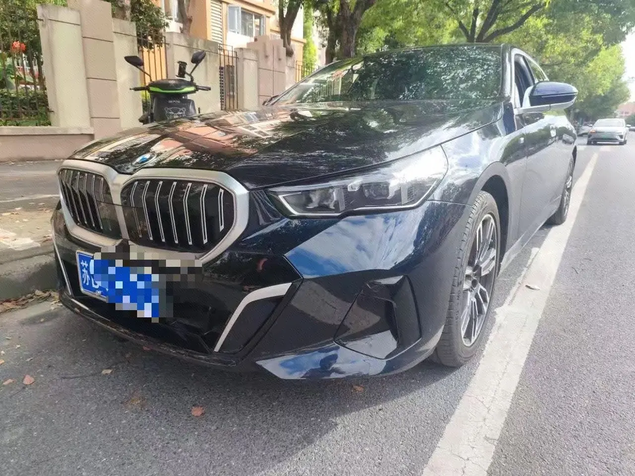 打开图片灯箱:BMW 5 Series 2024 model 530Li 48V 2.0T Leading Edition M Sport Package Automatic