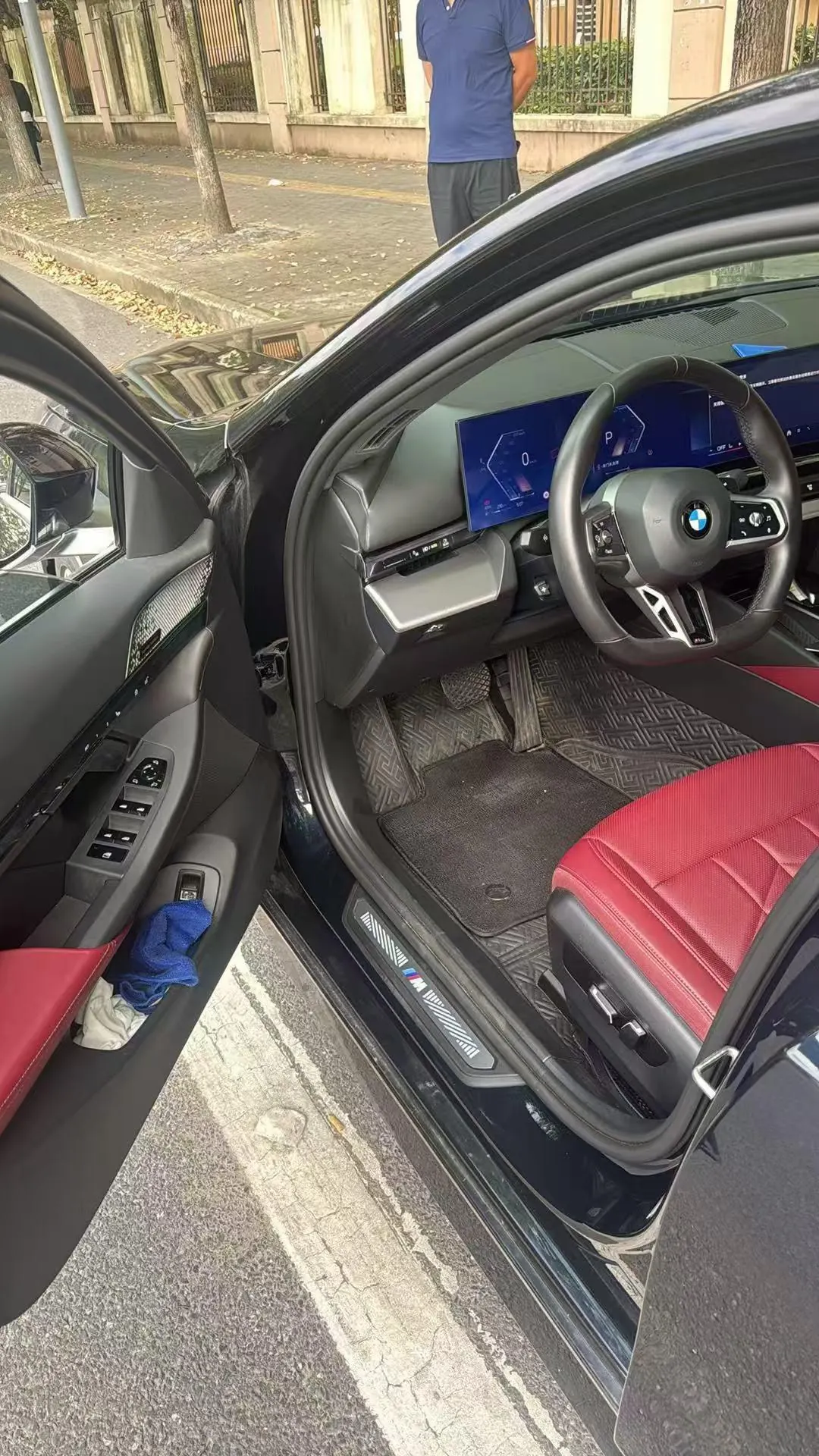 BMW 5 Series 2024 model 530Li 48V 2.0T Leading Edition M Sport Package Automatic 3