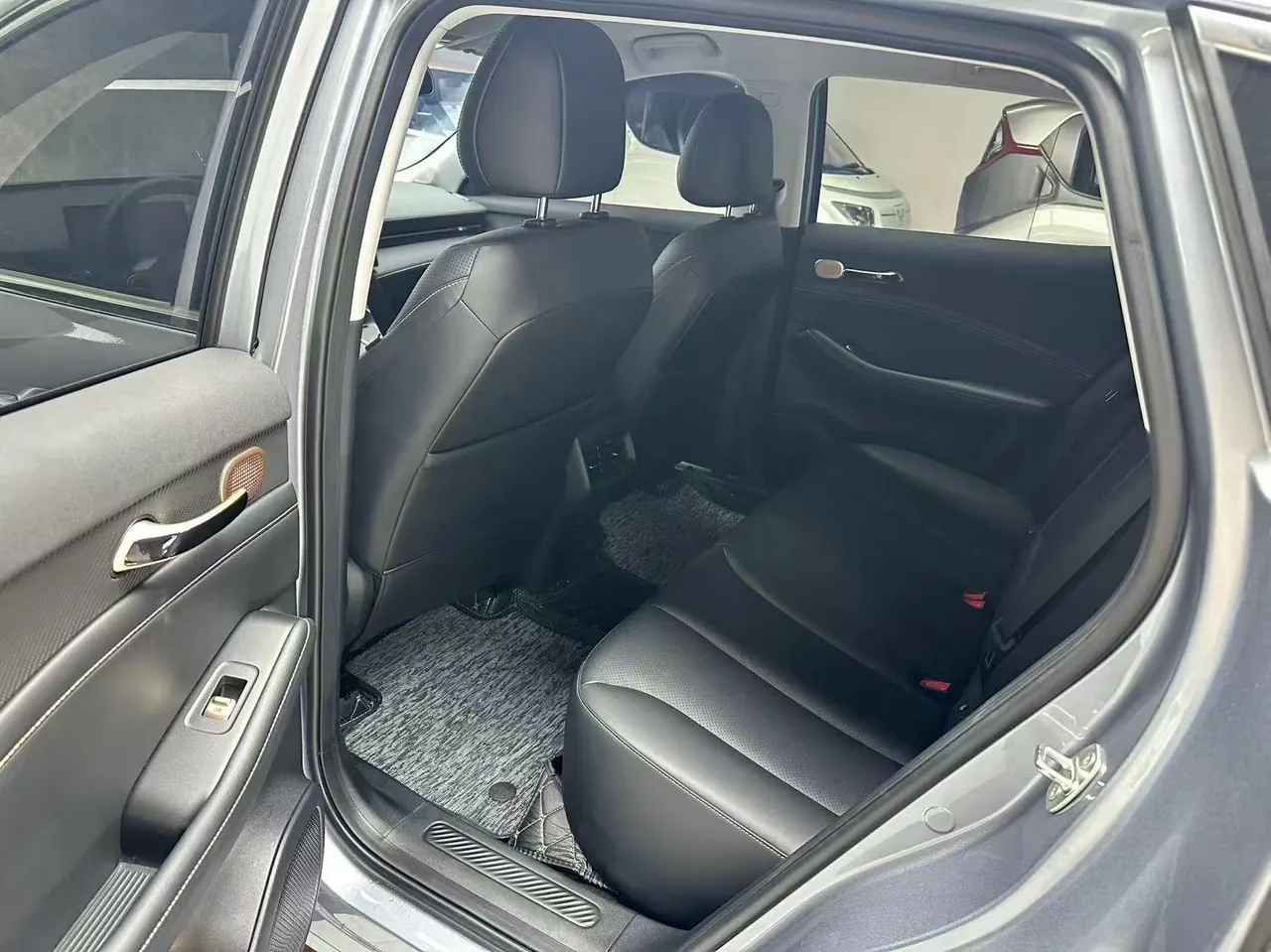 BaoJun 2024 Cloud Sea 500km Pure Electric Edition Automatic Gear 6